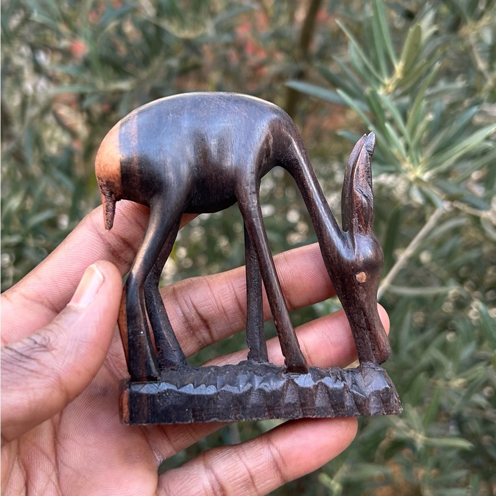 VTG Hand Carved Antelope feeding Sculpture 🇧🇯 Sz 3.5”x3”